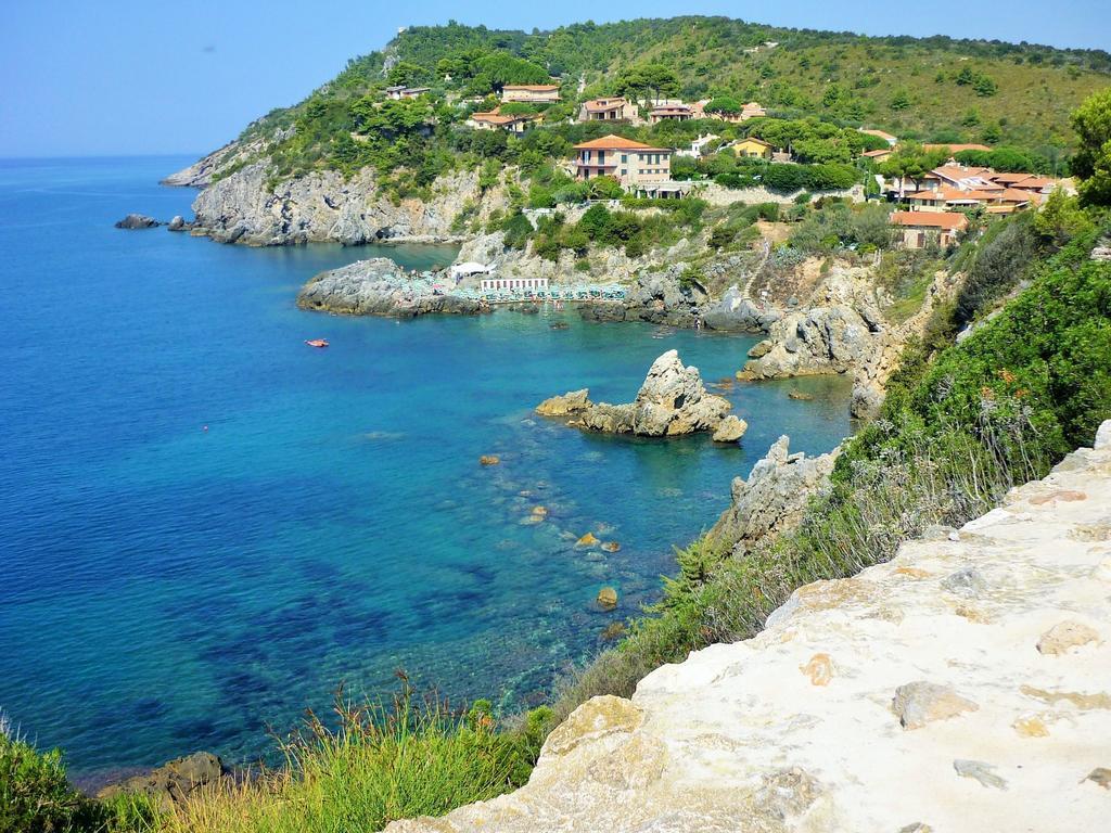 Talamone - Town And Blue Sea تالاموني الغرفة الصورة